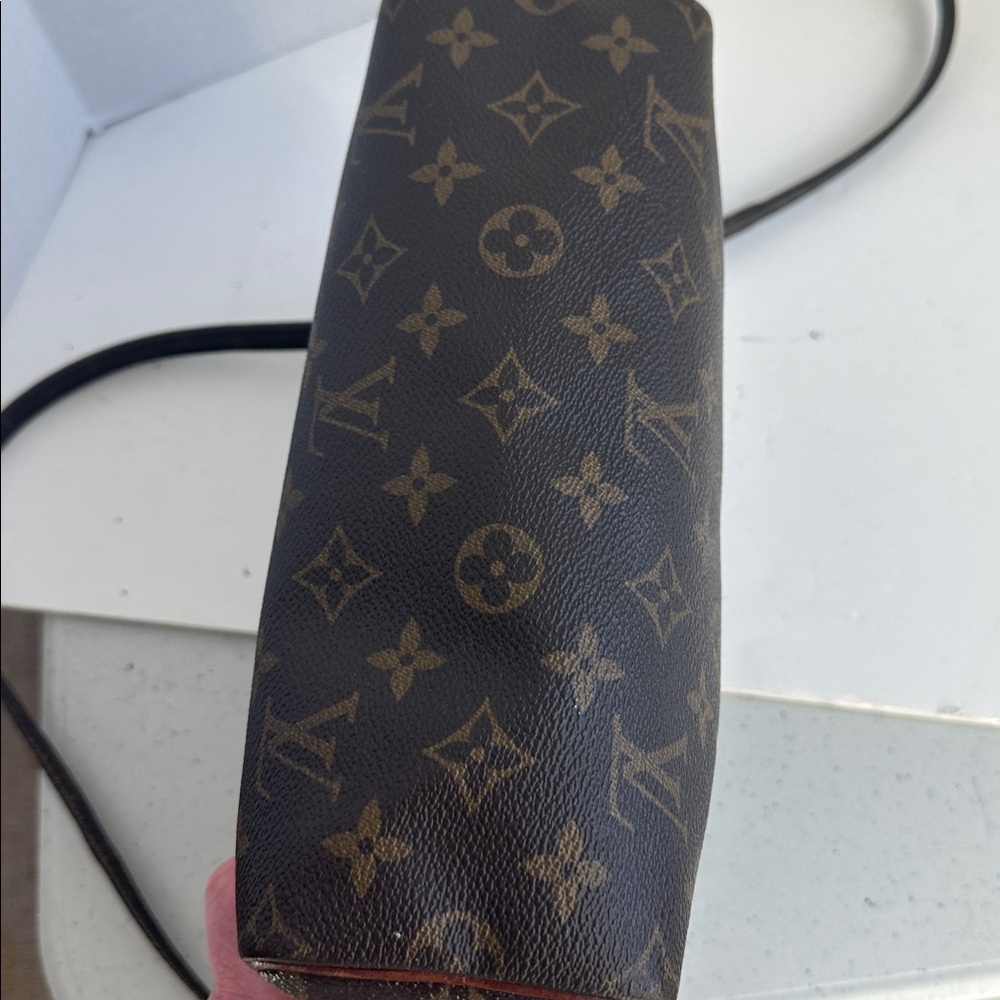 Louis Vuitton Monogram Crossbody Date Code MI 871… - image 9